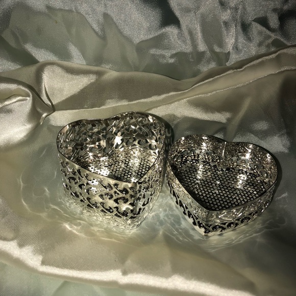 Silver heart trinket box display or decoration - Picture 6 of 8